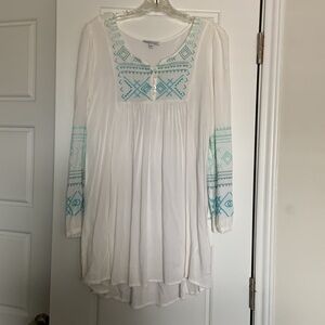 Patrons of Peace White Tunic with Turquoise Thread Embroidery Size Small